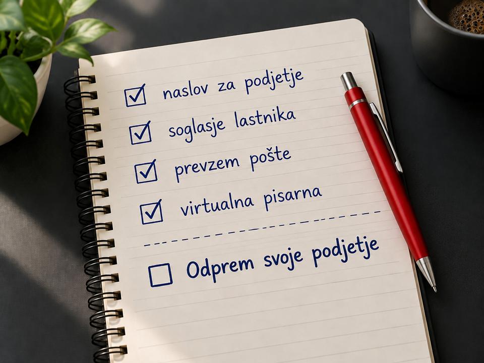 Zvezek s seznamom opravil za odprtje podjetja: prve štiri postavke so odkljukane, zadnja še ne.
